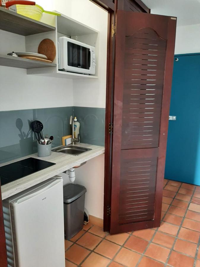 Charmant Studio A La Residence De La Baie De Tartane La Trinite Exterior photo